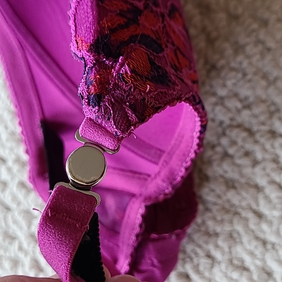 36D purple bra (breastfeeding friendly) - Picture 7 of 8
